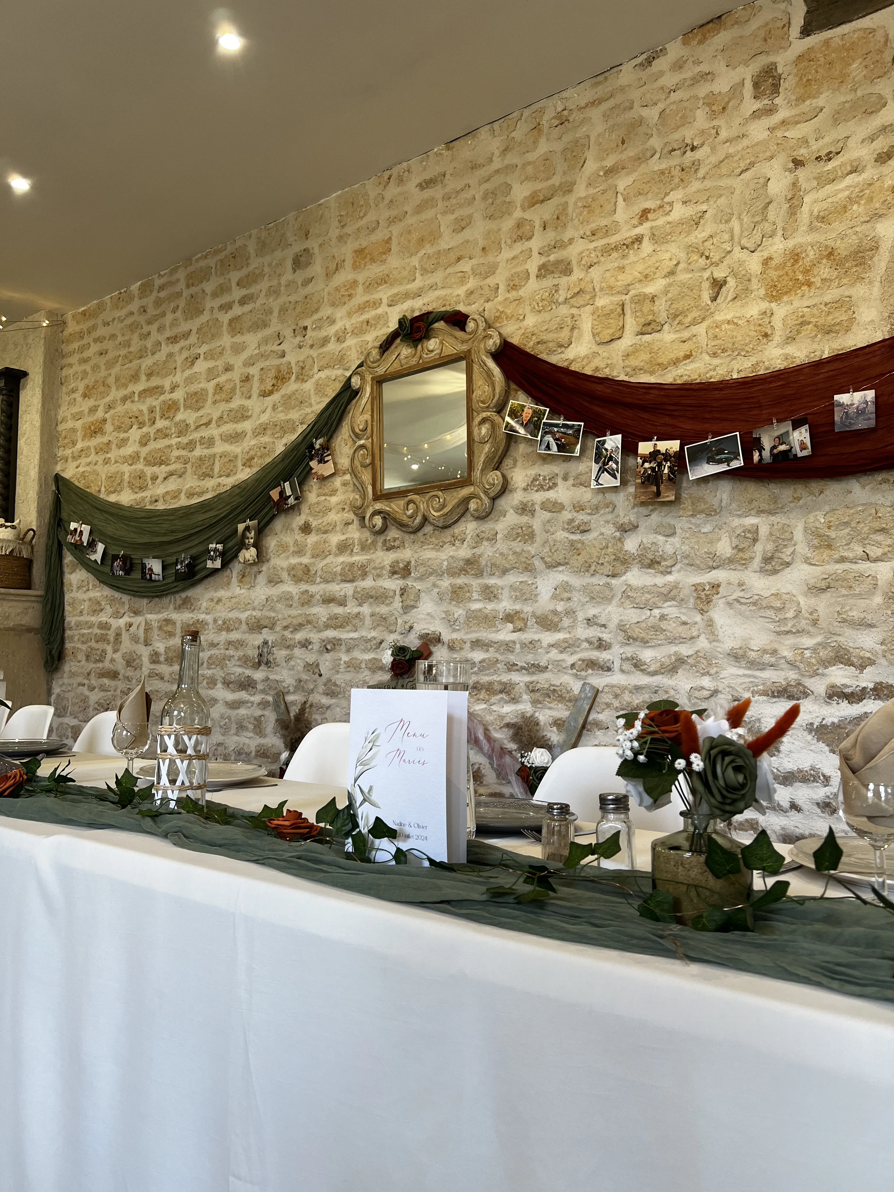 Tables dressées pour mariage